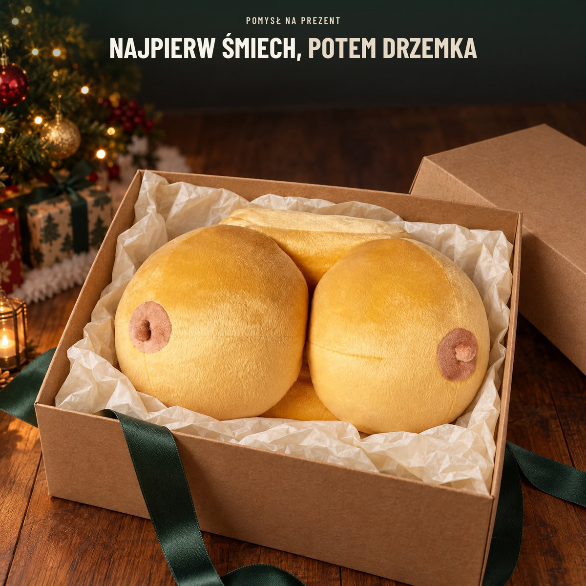 Pluszowa poduszka w pudełku prezentowym pod choinką