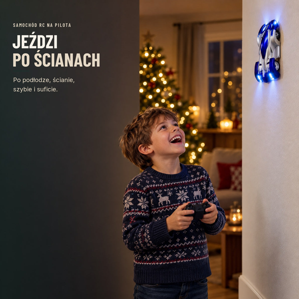 Chłopiec steruje pilotem niebieskim samochodem RC jadącym po ścianie w salonie